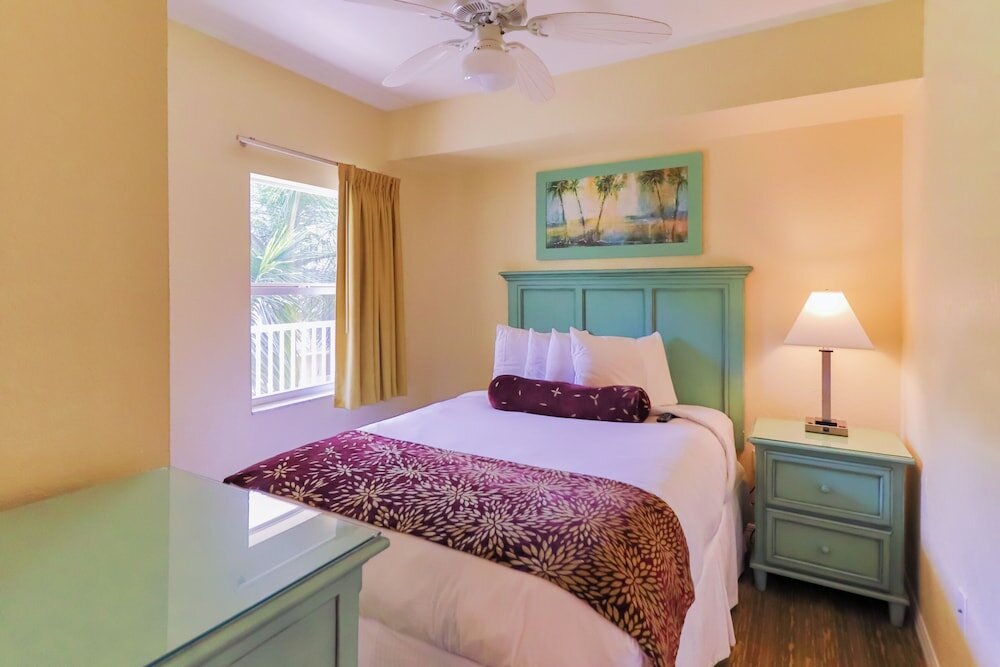 Фото Sunset Vistas Two Bedroom Beachfront Suites