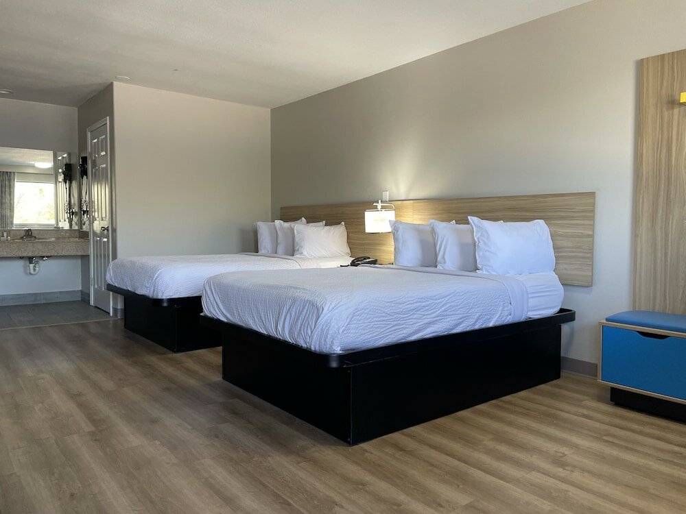 Фото Days Inn by Wyndham Temple