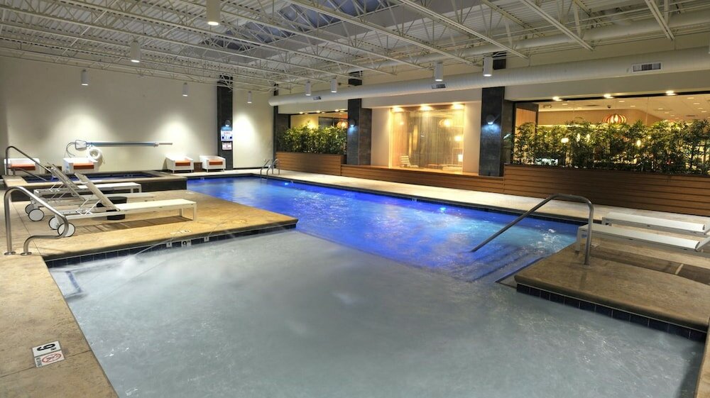 Фото Holiday Inn Hotel & Suites Charleston West, an Ihg Hotel