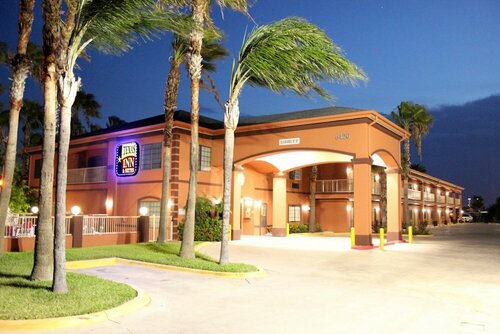 Гостиница Texas Inn and Suites McAllen at La Plaza Mall and Airport в Рейносе