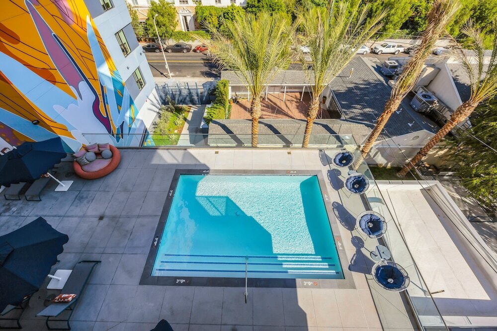 Фото Luxury Apartment in Hollywood