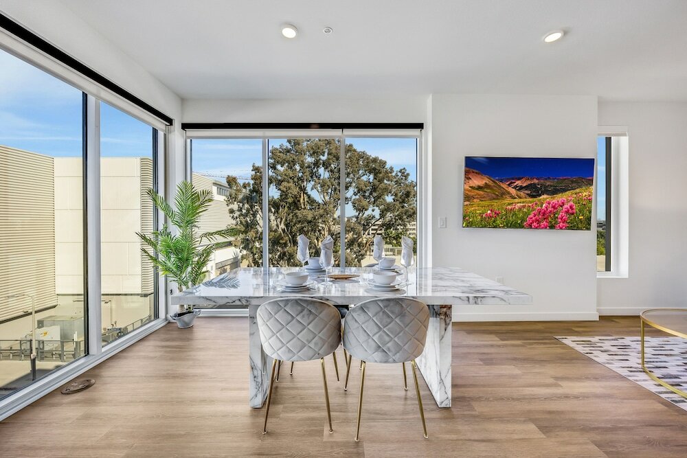 Фото Luxury Apartment in Hollywood