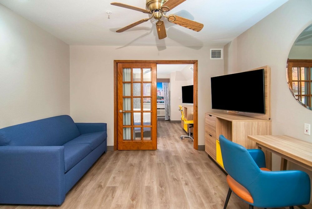 Фото Days Inn by Wyndham Suites San Antonio North/Stone Oak
