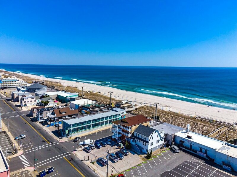Гостиница Boardwalk Sand & Surf Inn Oceanfront