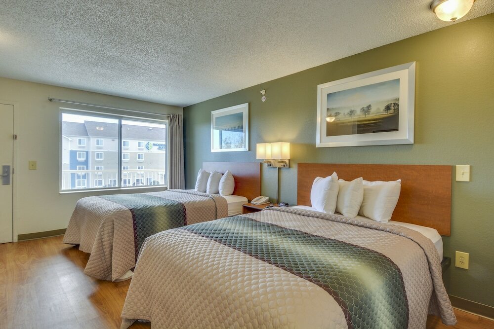 Фото HomeTowne Studios by Red Roof Austin