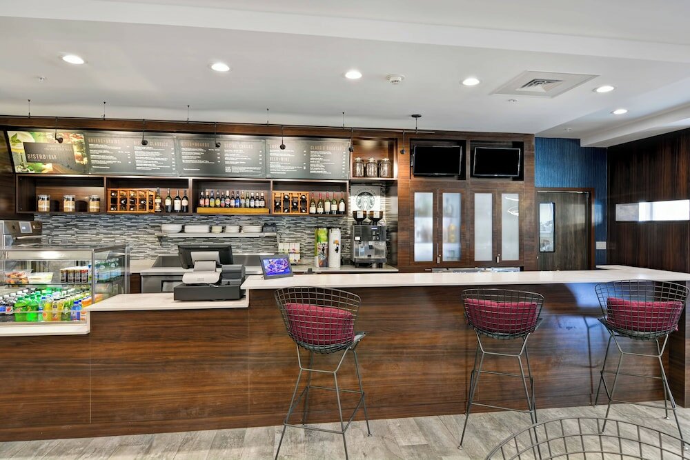 Фото Courtyard by Marriott Long Island Islip/Courthouse Complex