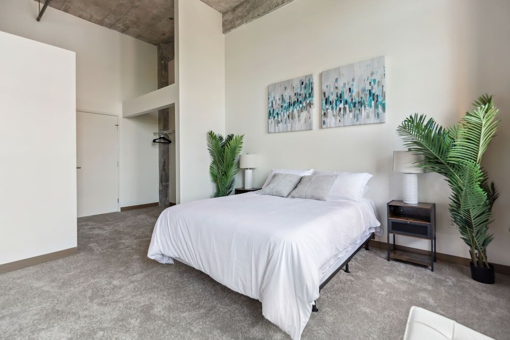 Фото Historic Loft Retreat With Pool