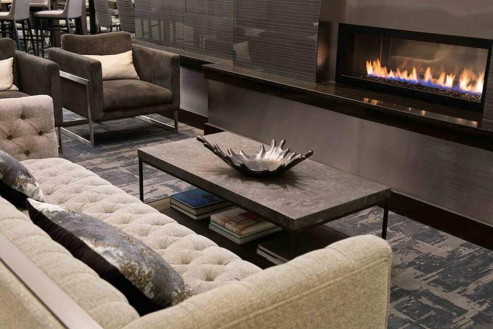 Фото Hampton Inn & Suites Portsmouth Downtown