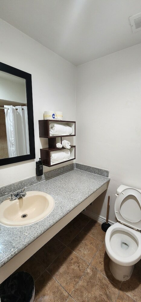 Фото B&j Hotel and Apartment