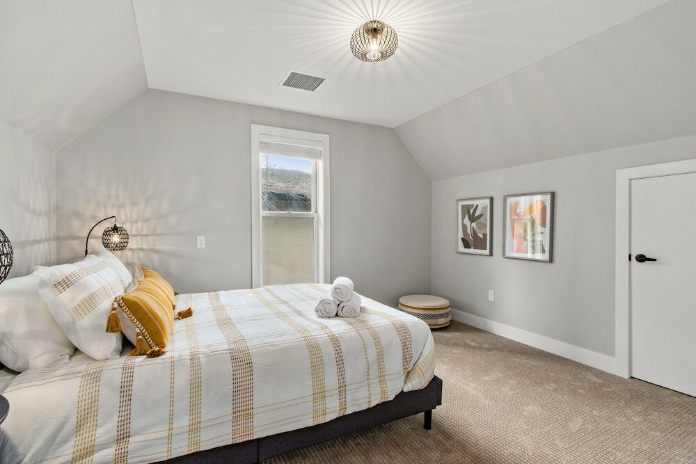 Фото Spacious Downtown Apartment – Walk to Old Town Fc!