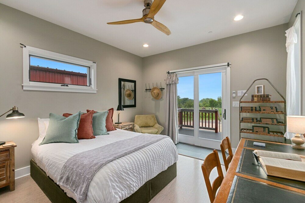 Фото Newly Constructed Eco-friendly Home - Remarkable Views!