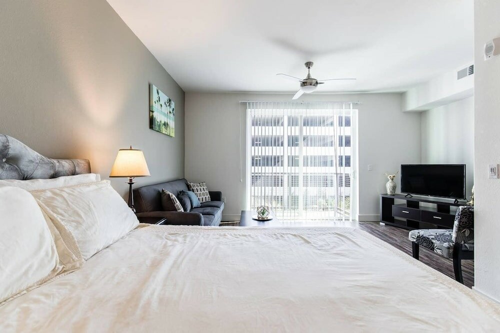 Фото StayOvr at Legacy West - Windrose