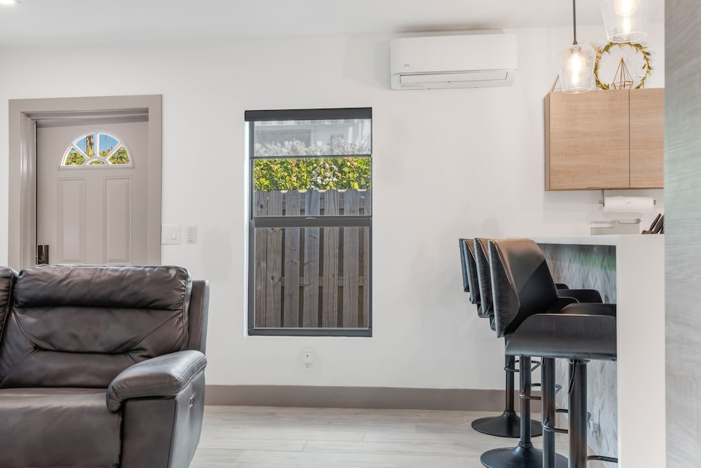 Фото Lauderdale 1 Bedroom Lux by Opus