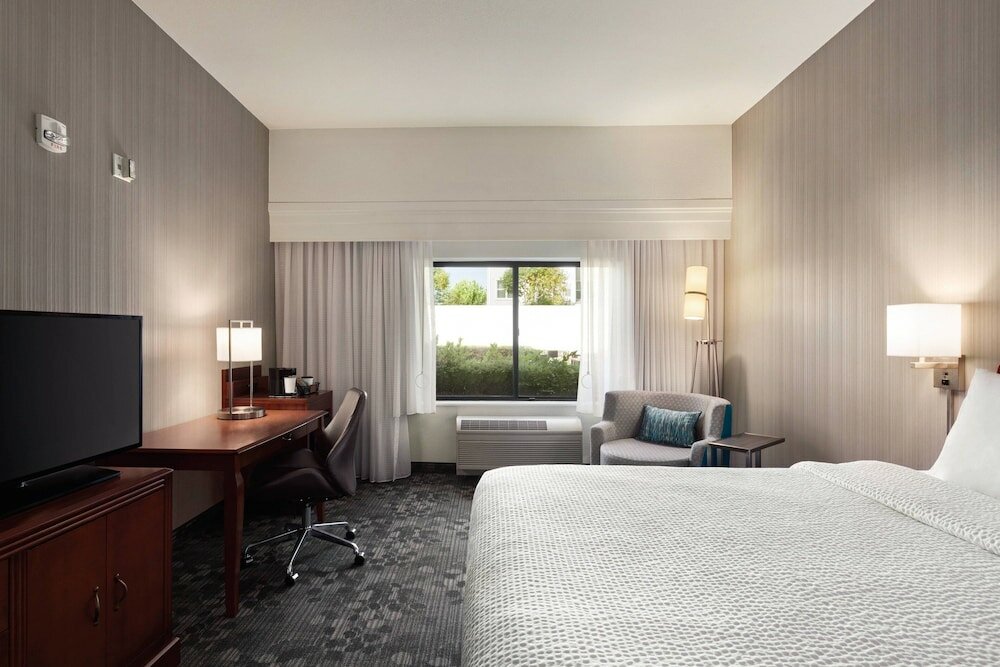 Фото Courtyard by Marriott Salinas Monterey