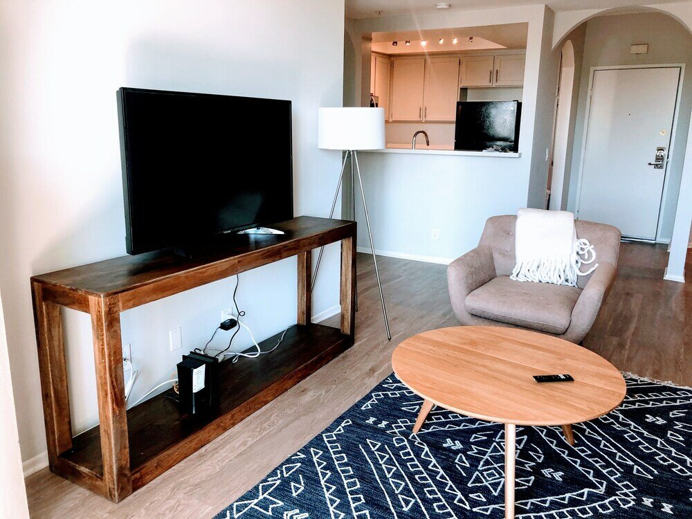 Фото Luxury Suites - Heart of Beverly Hills