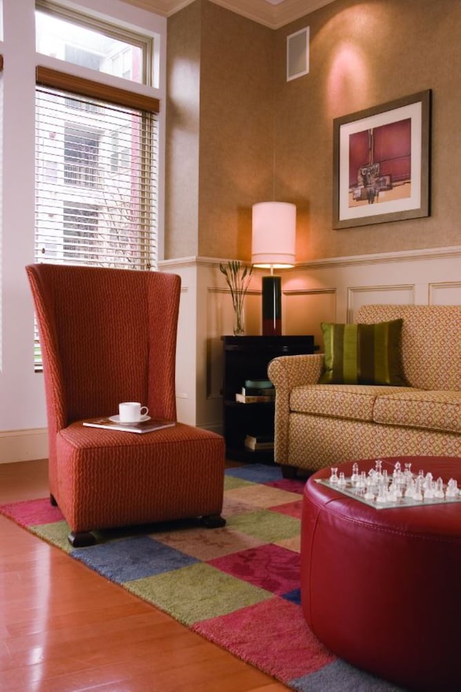 Фото Bluebird Suites in Downtown Providence