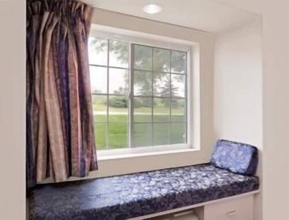 Фото Microtel Inn & Suites by Wyndham Madison East