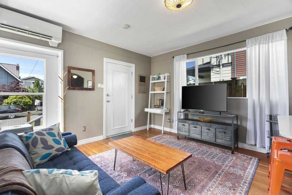 Фото Ballard Bungalow - Walk to Dt Ballard/Water