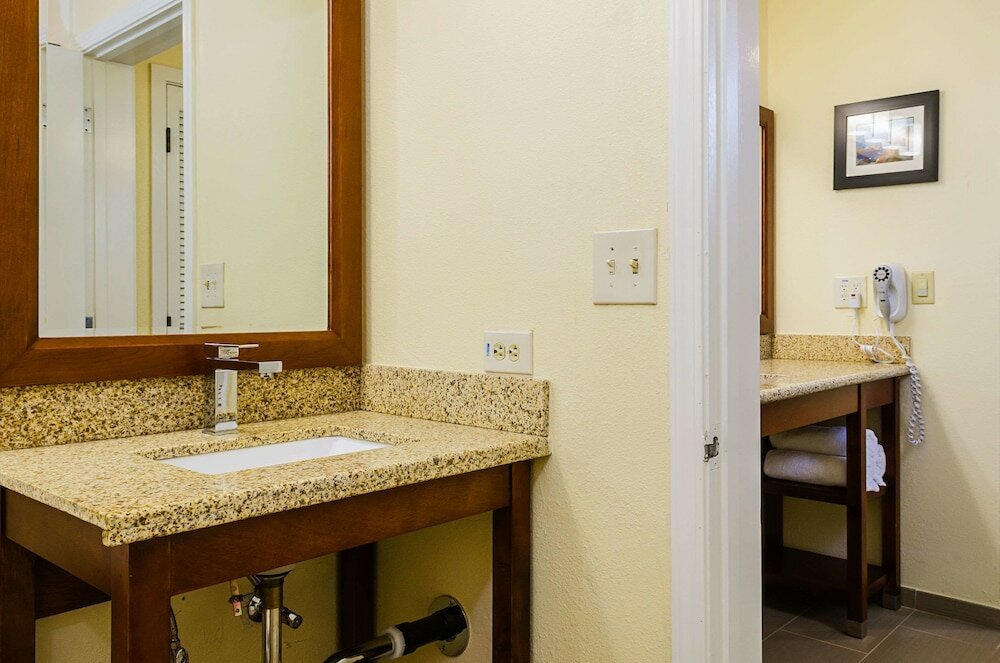 Фото Comfort Inn Monterey Peninsula Airport