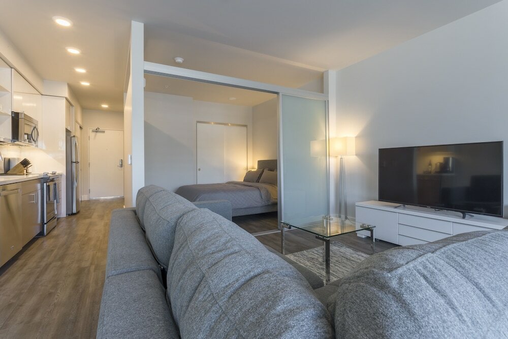 Фото Domicile Suites at Mark on 8th