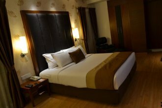 Фото The Grand Magrath Hotel