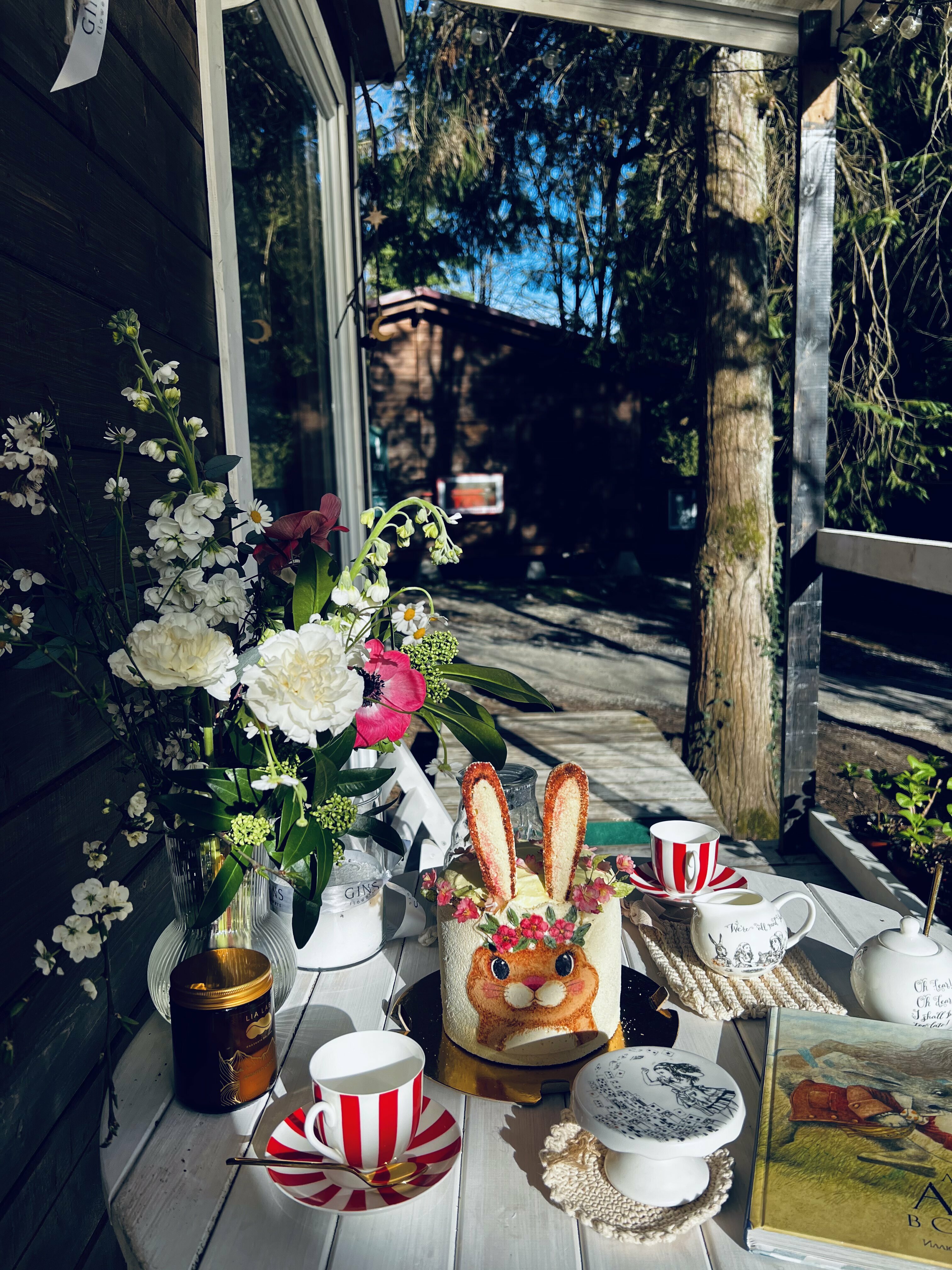 Фото Зайки в домике