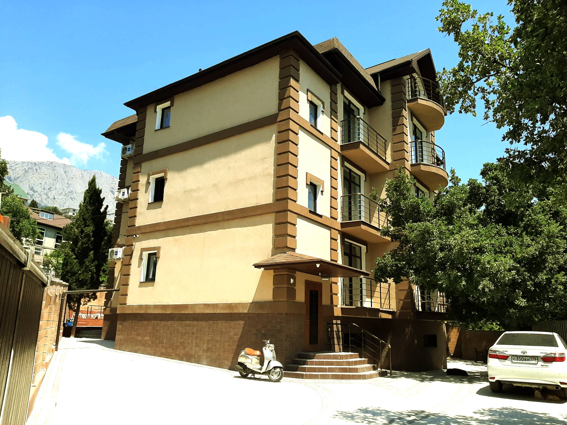 Фото отеля 1