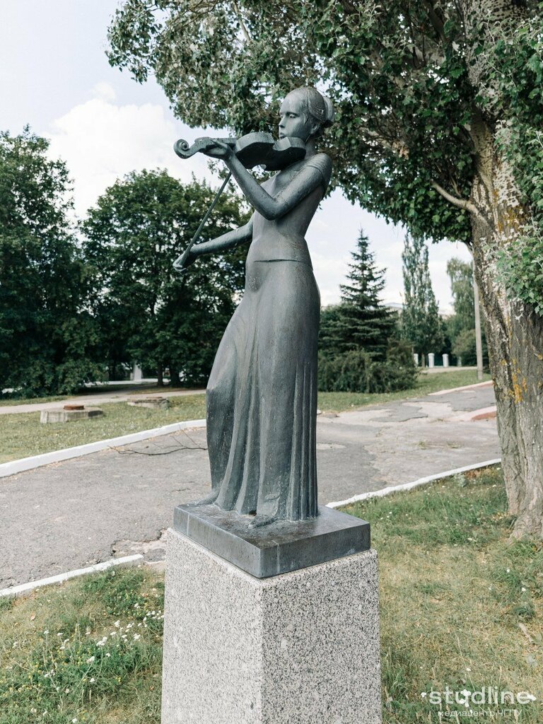 Genre sculpture Скрипачка, Cheboksary, photo