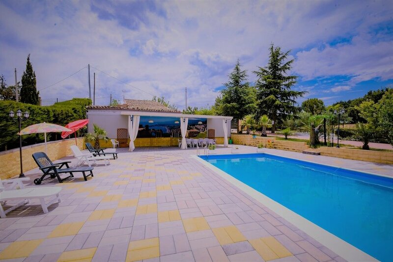 Гостиница Holiday House Events With Private Pool in the Center of Sicily
