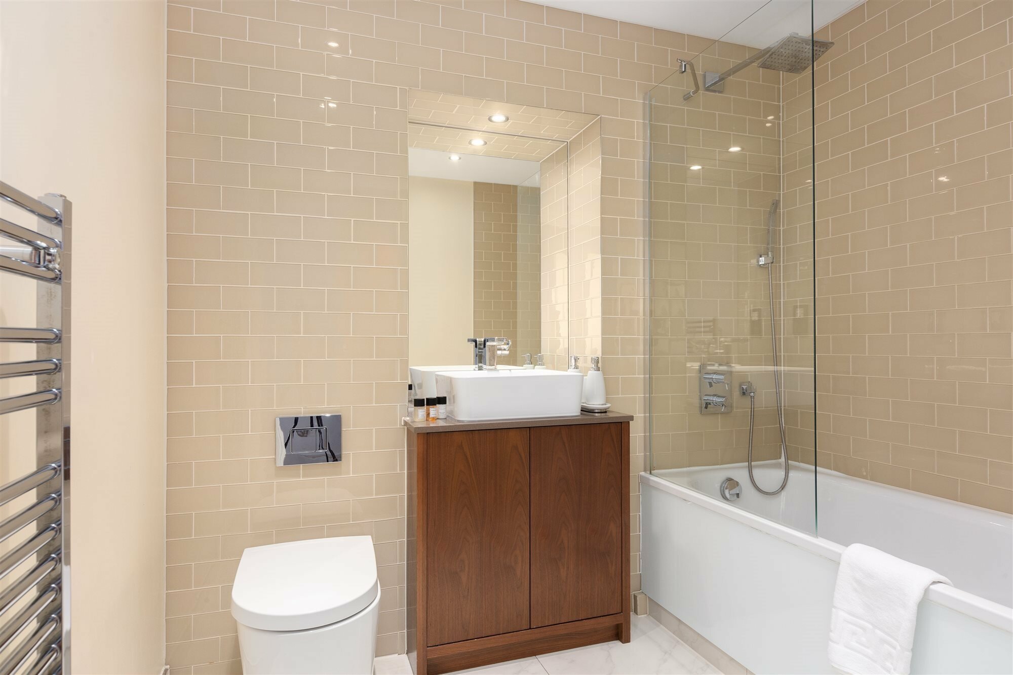 Фото Lincoln Plaza London, Curio Collection by Hilton