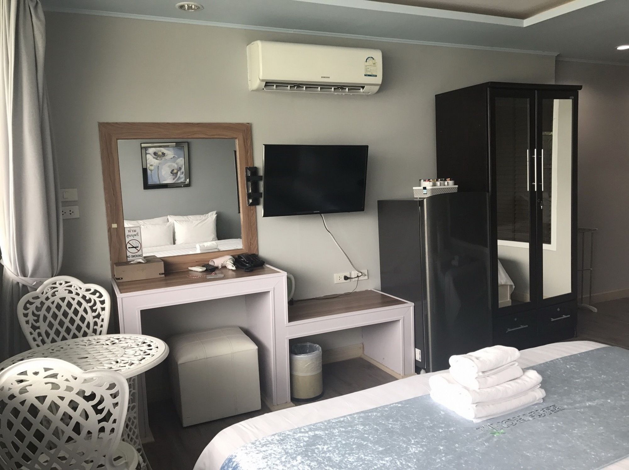 Фото The Beach Front Resort Pattaya