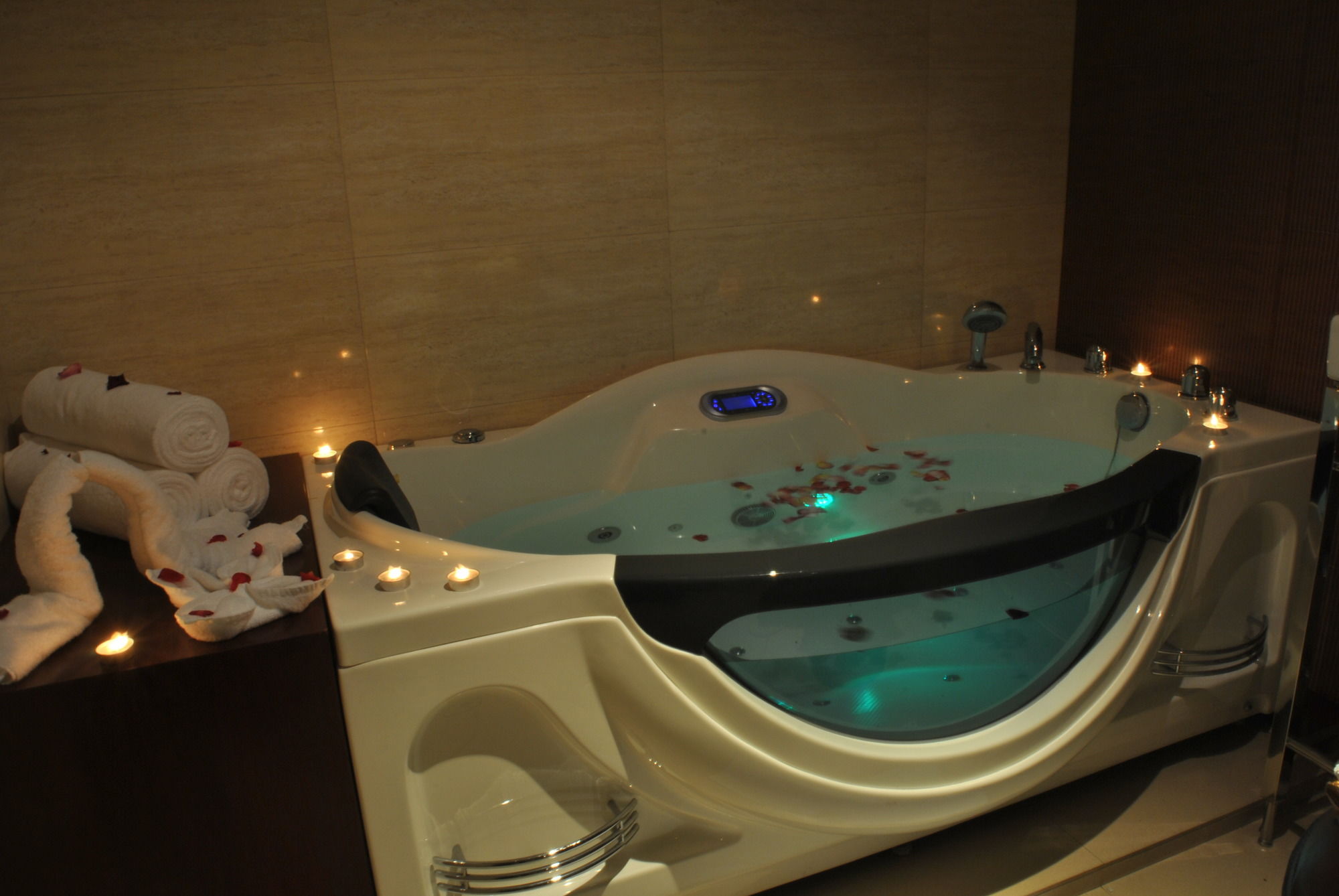 Фото Dynasty Hotel