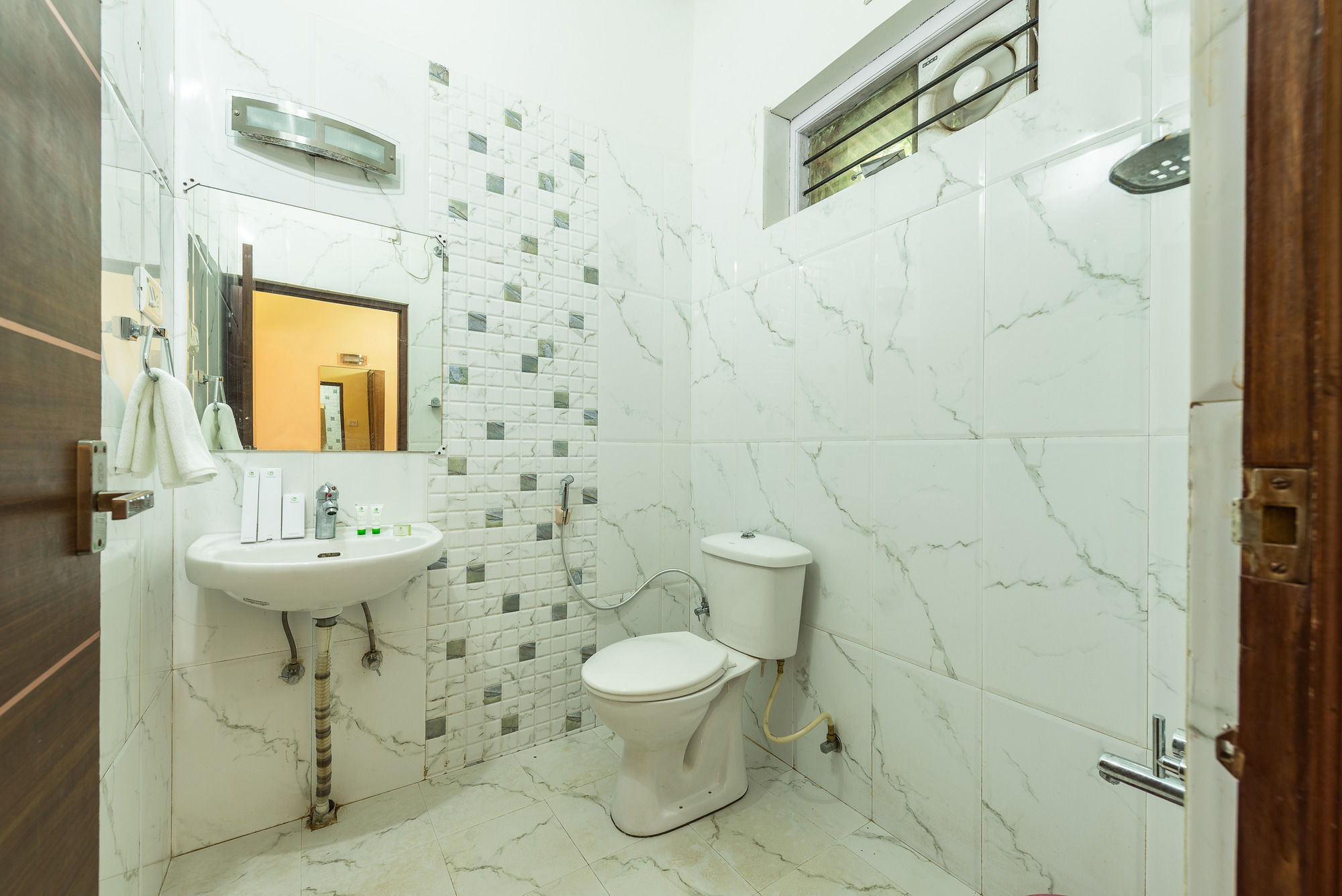 Фото Treebo Trip Rosefield Heritage