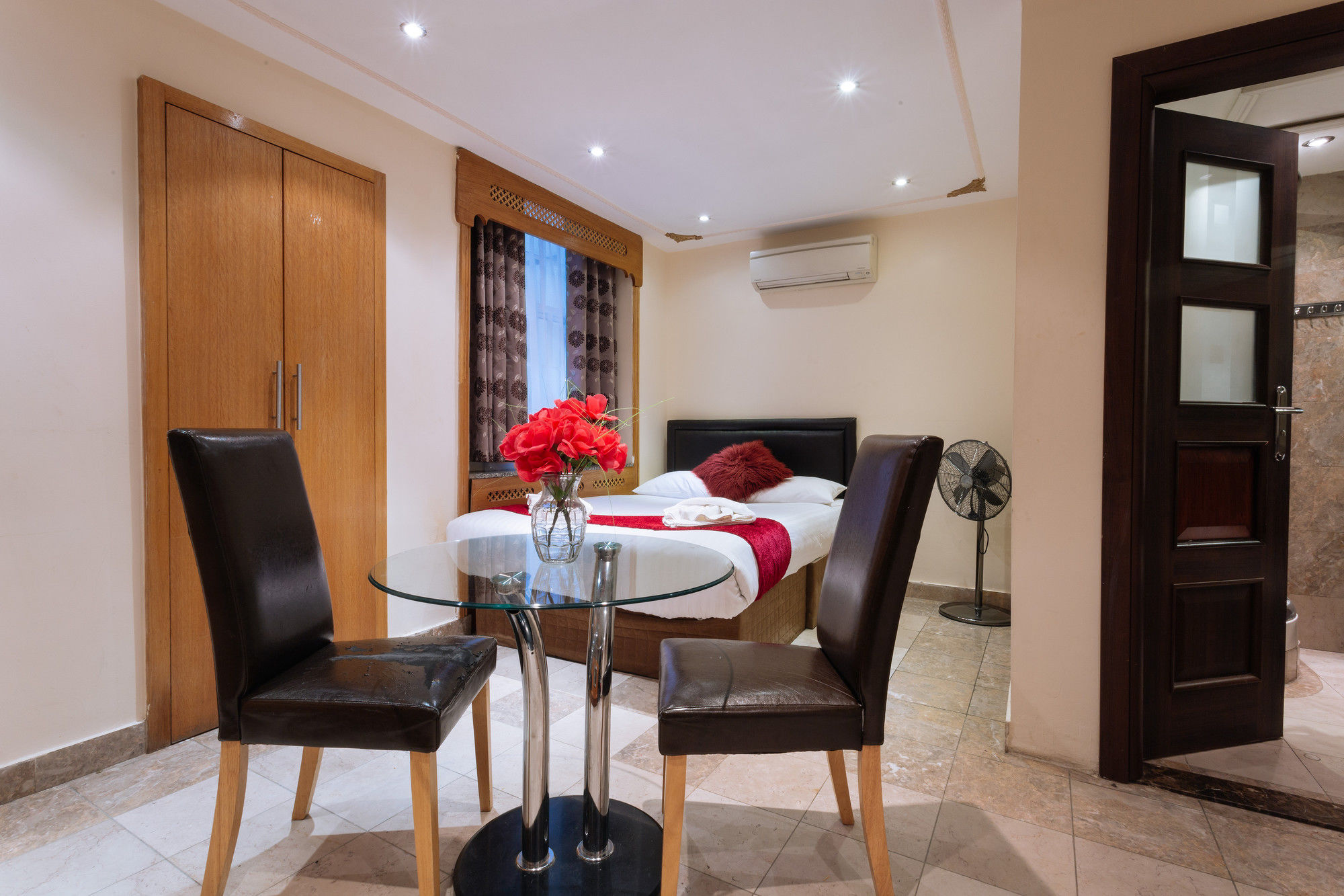 Фото London Plaza Serviced Apartments