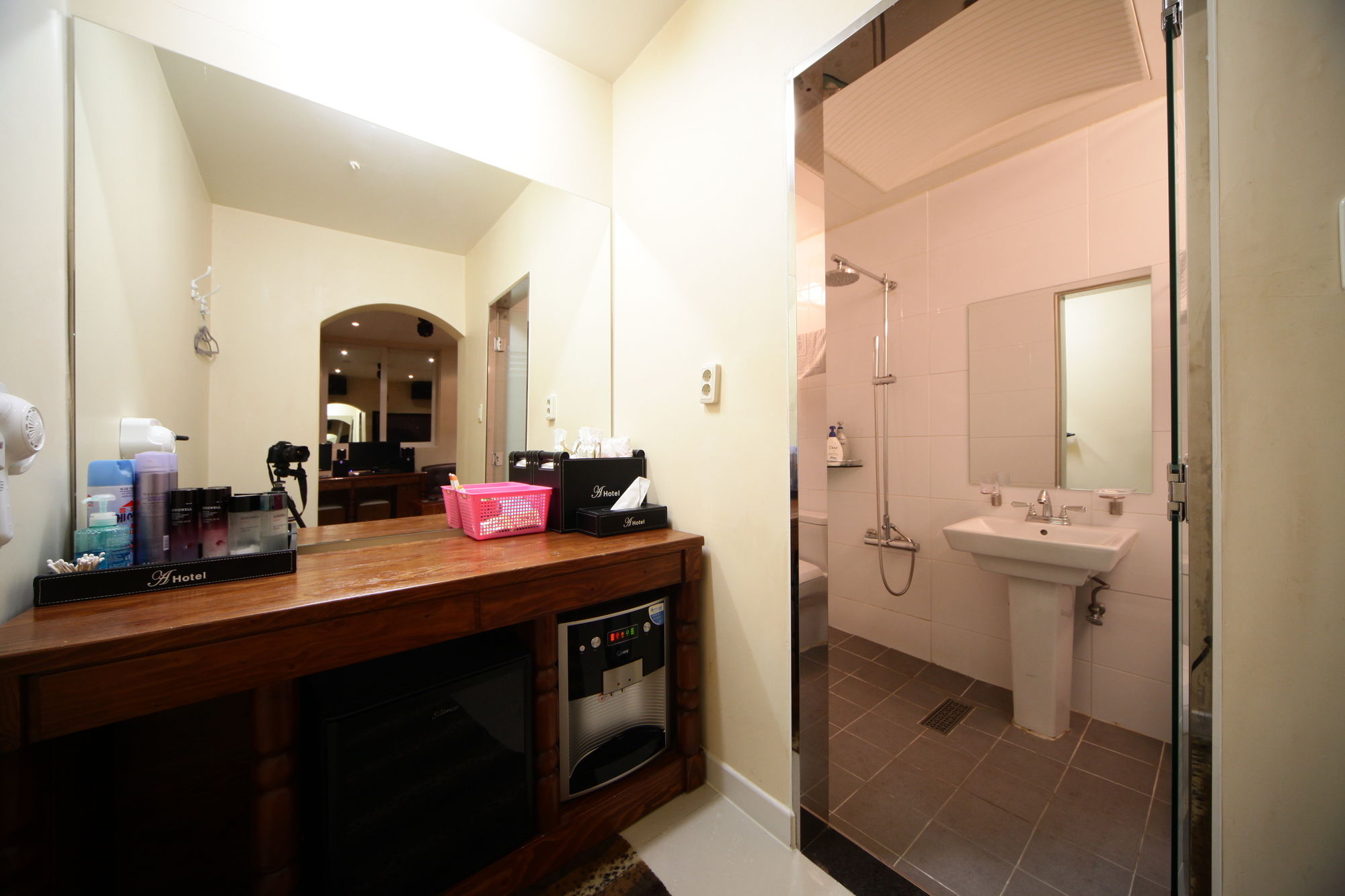 Фото A Hotel Iksan