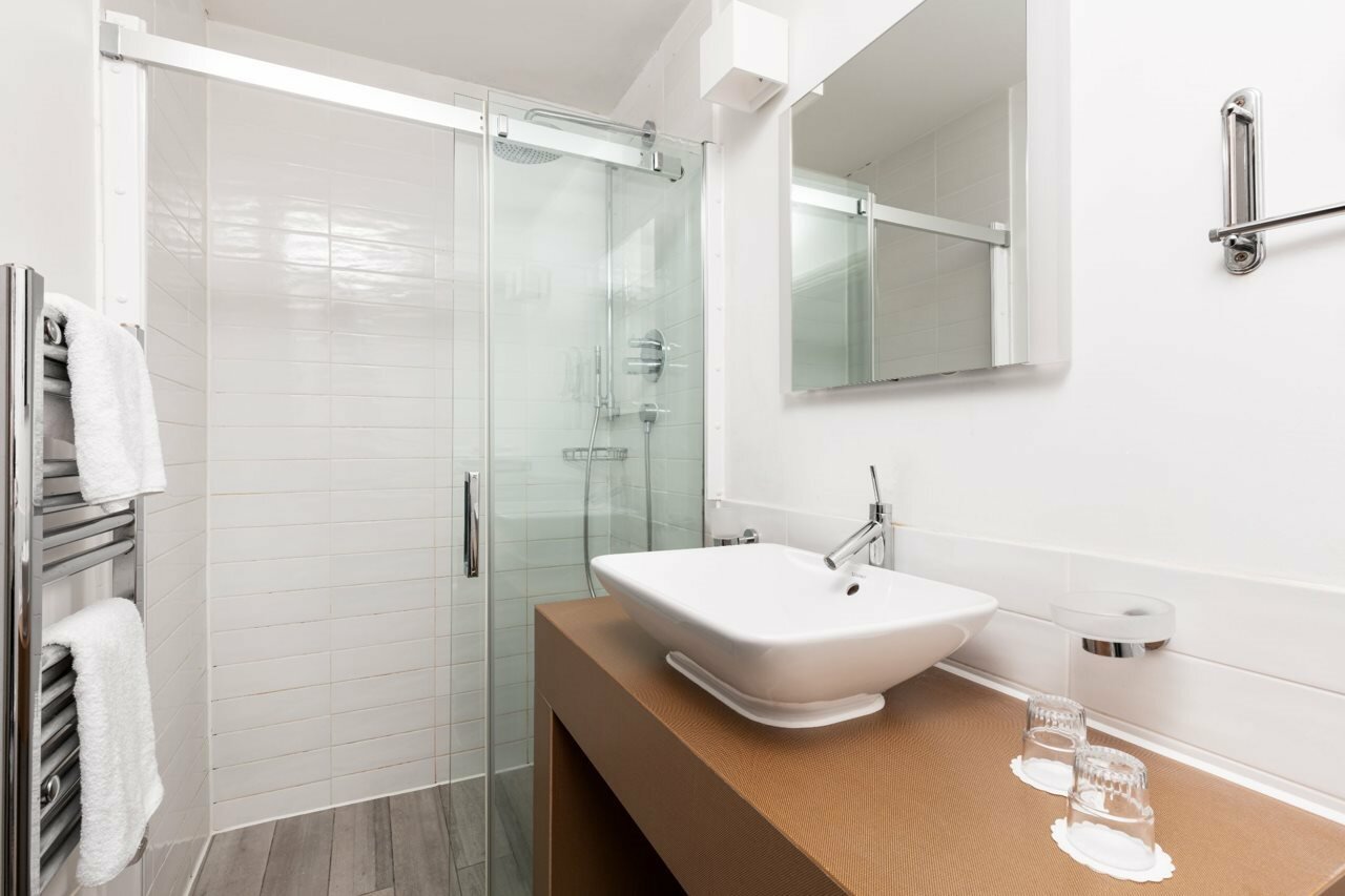 Фото Coulsdon Manor Hotel and Golf Club