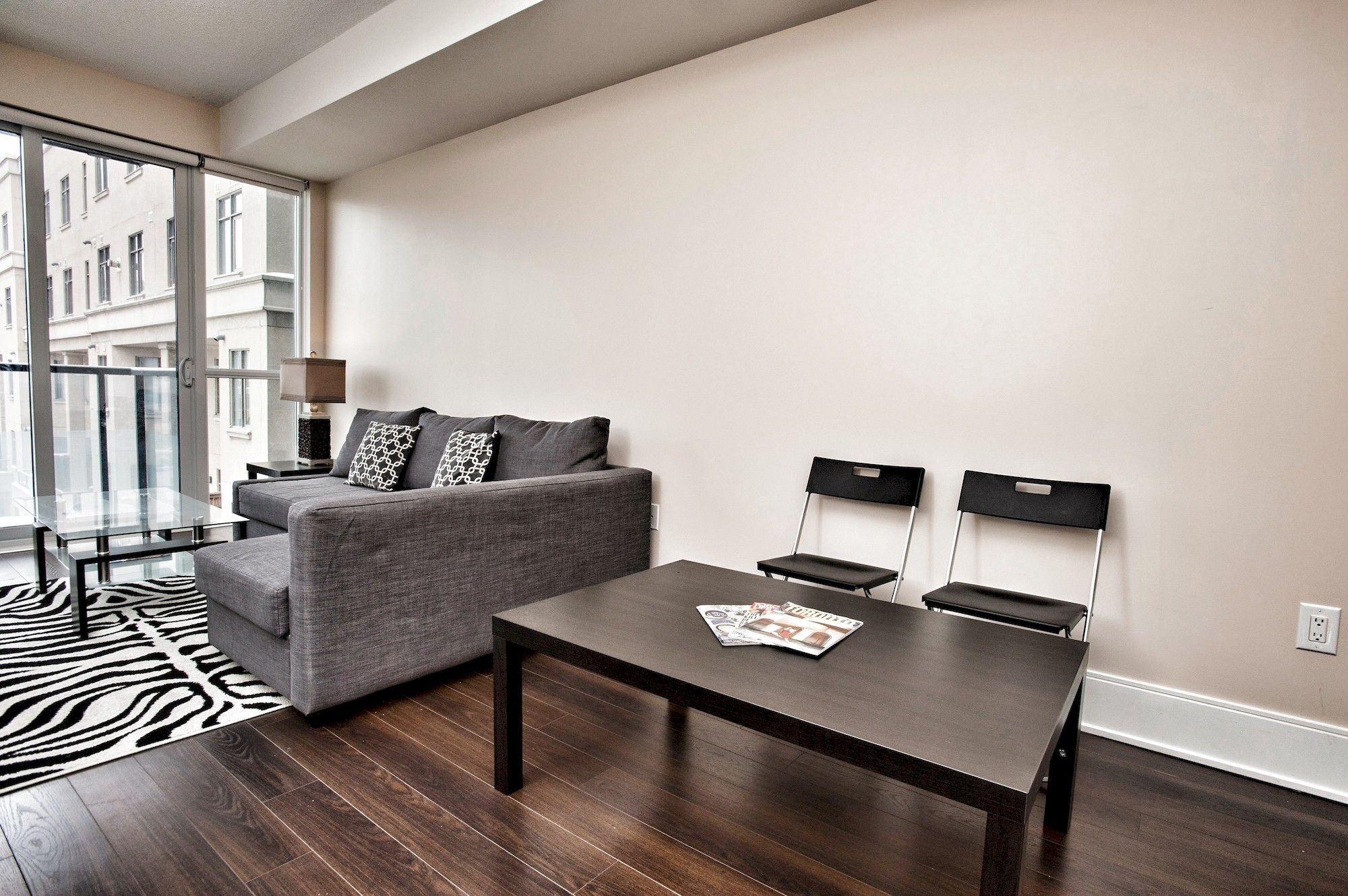 Фото Life Suites - Fort York Central Condo