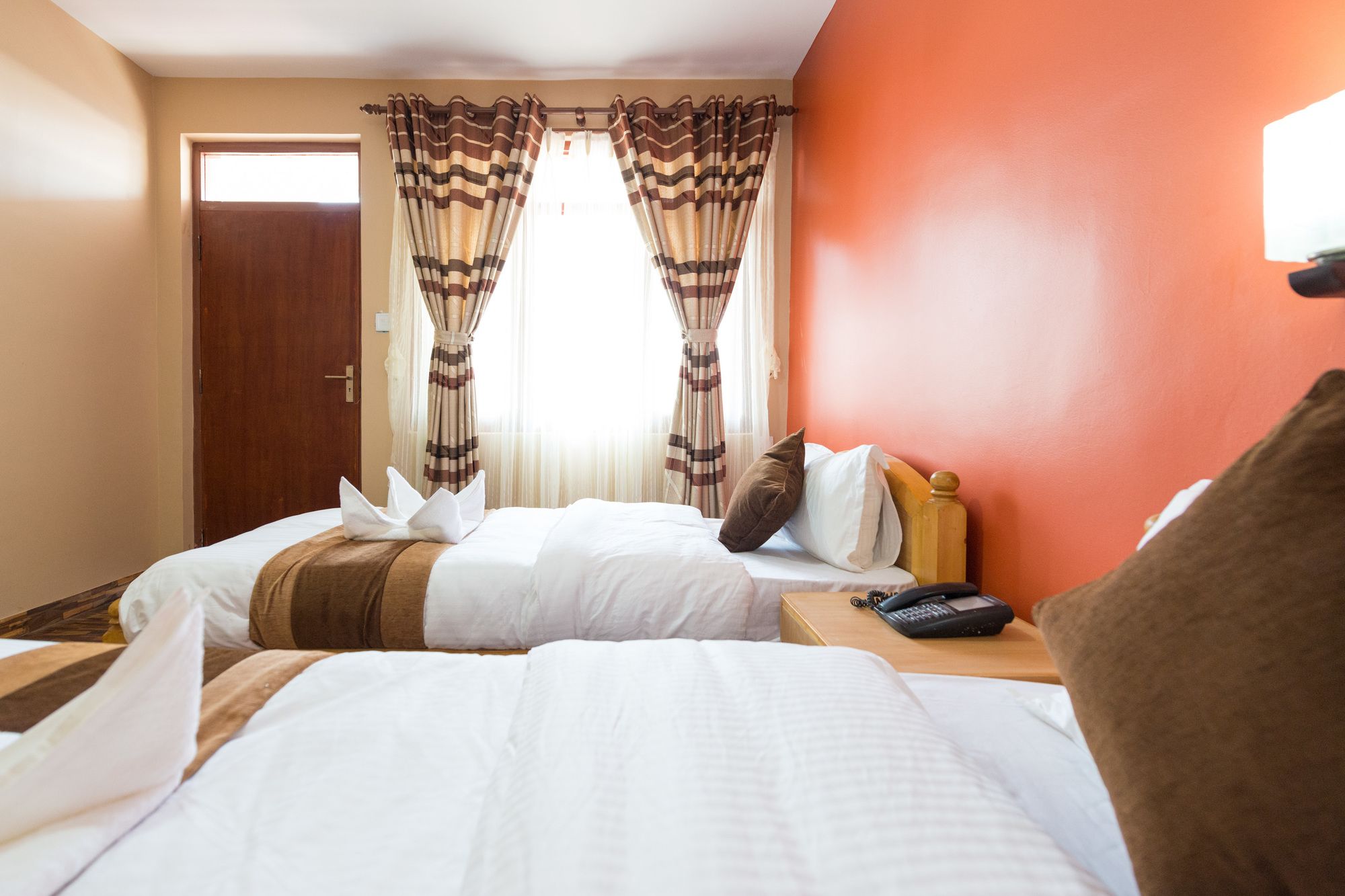 Фото Hotel Khangsar