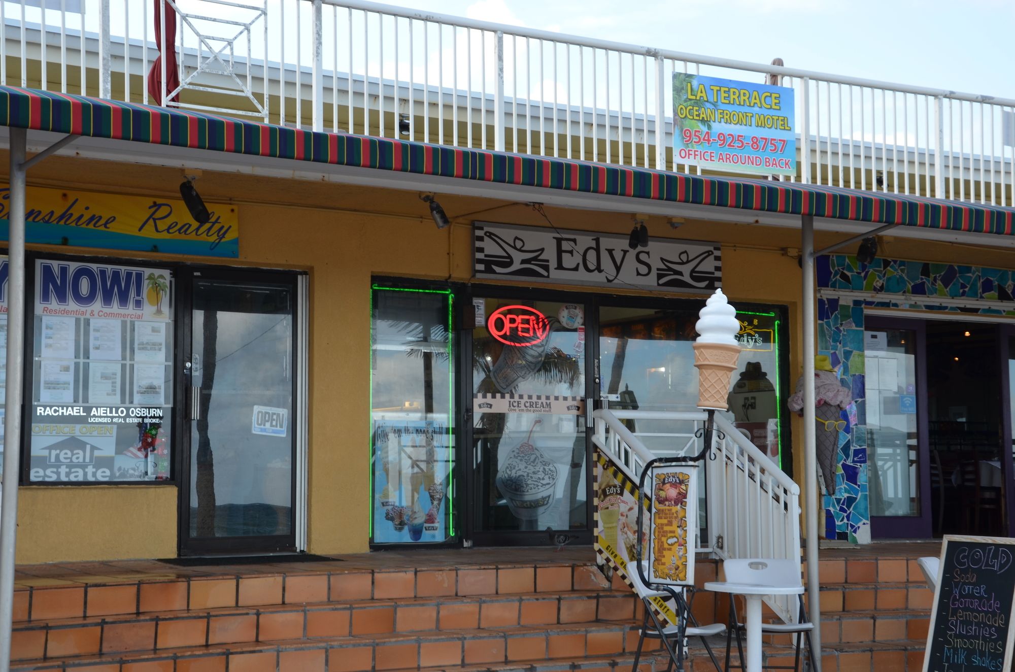 Фото Hollywood Beach Resort- Beautiful Large Studio