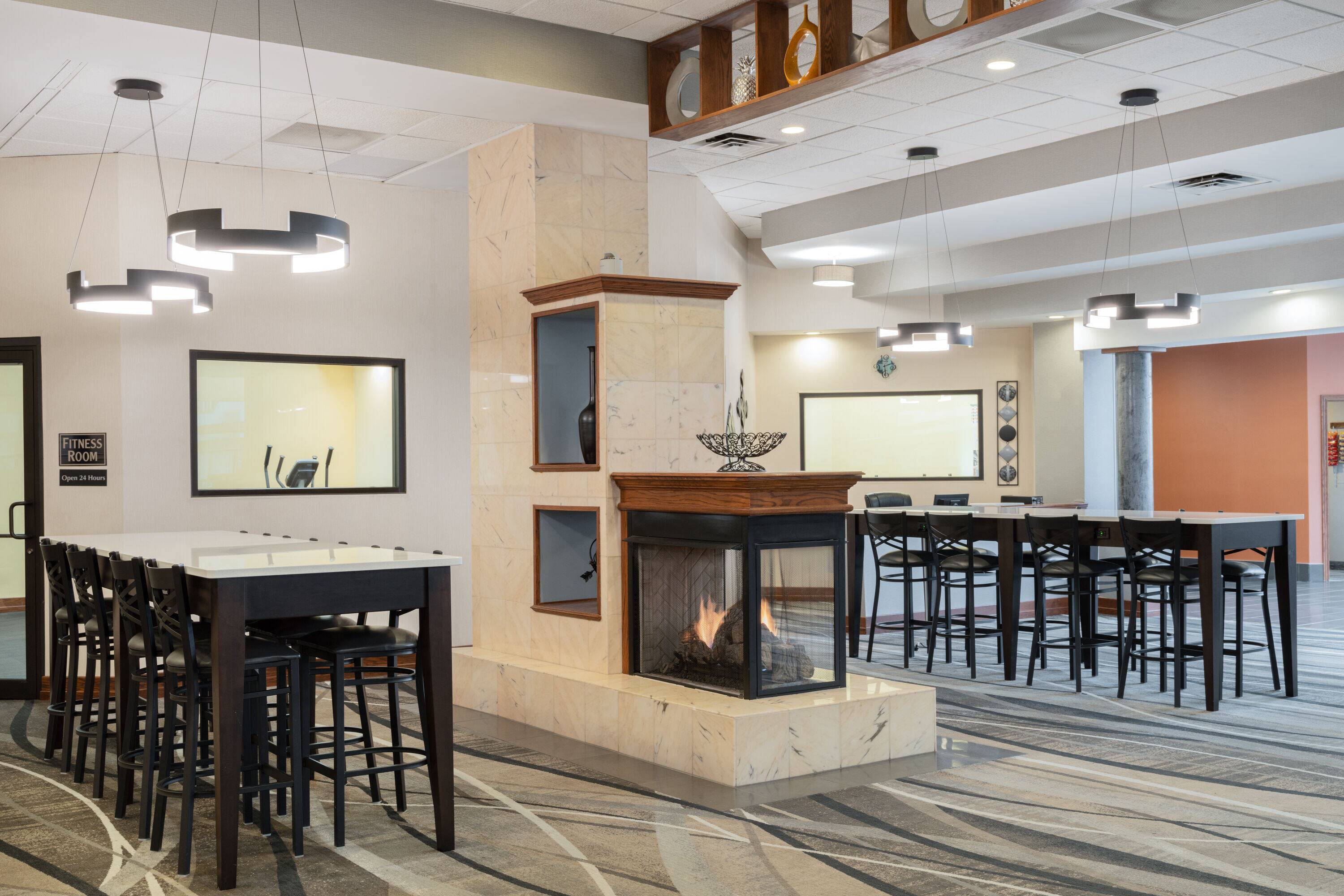 Фото Days Inn by Wyndham West Covina