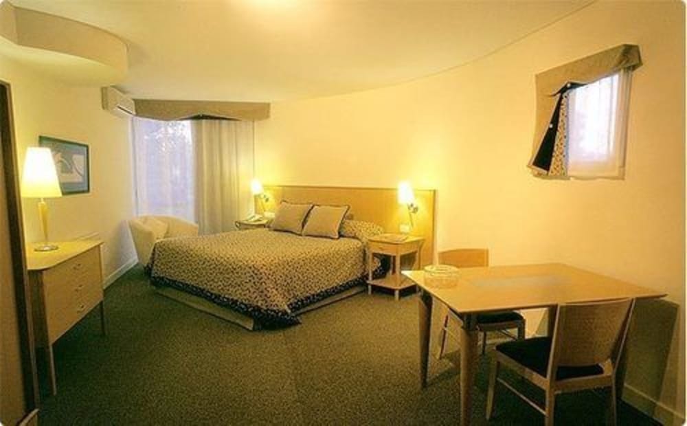 Фото Urbana Suites