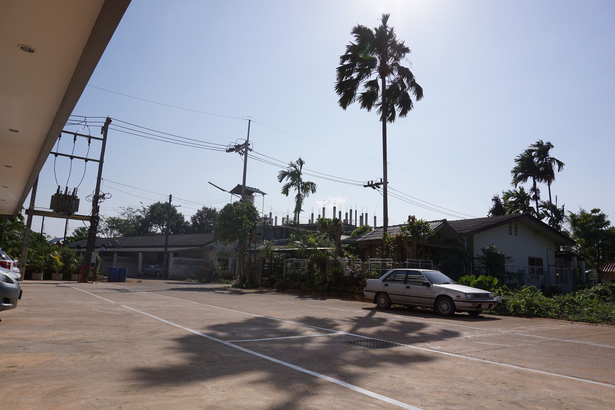 Фото Chompu Nakarin Apartment