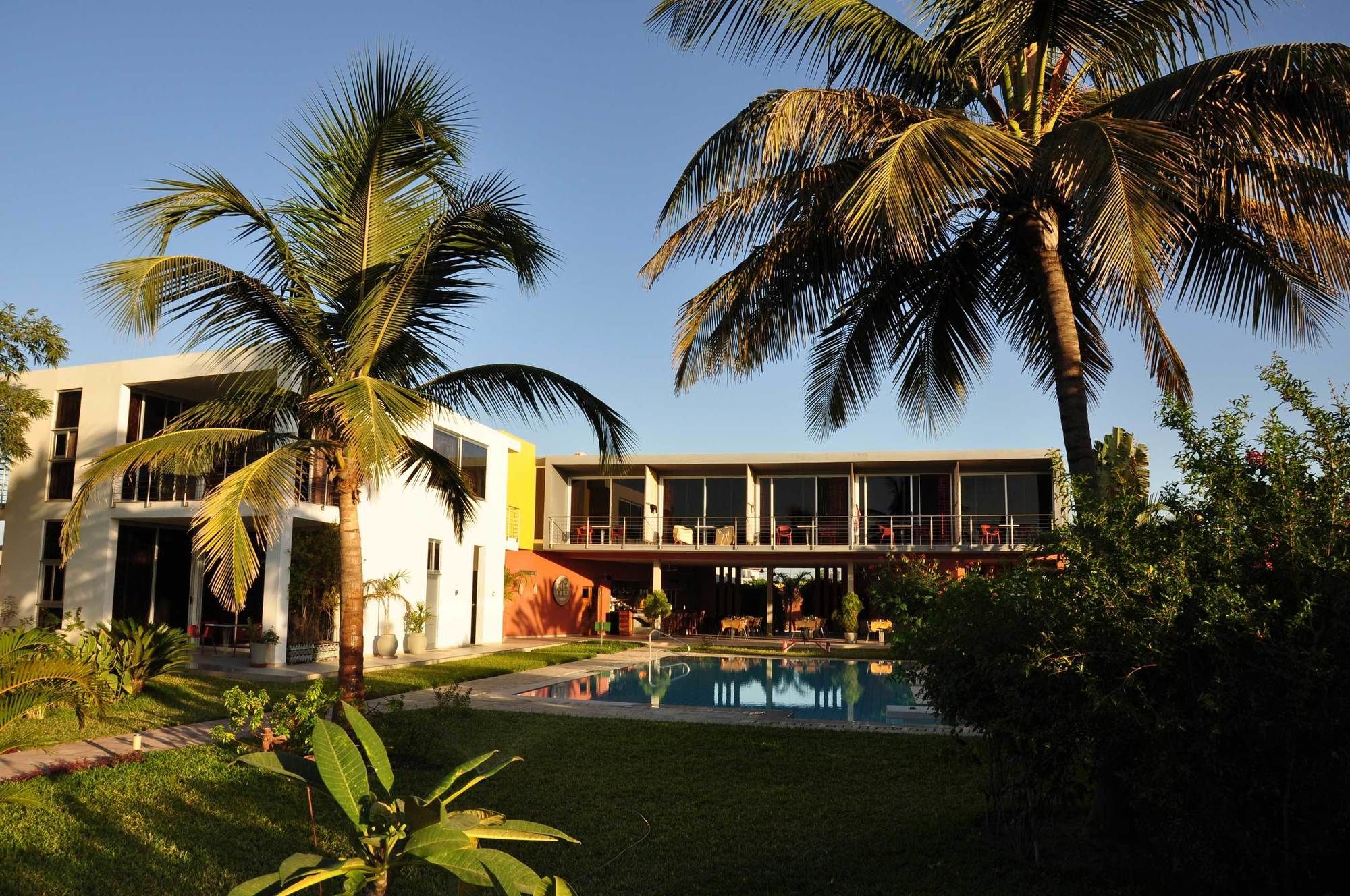 Фото Leo's Beach Hotel & Restaurant - Adults Only