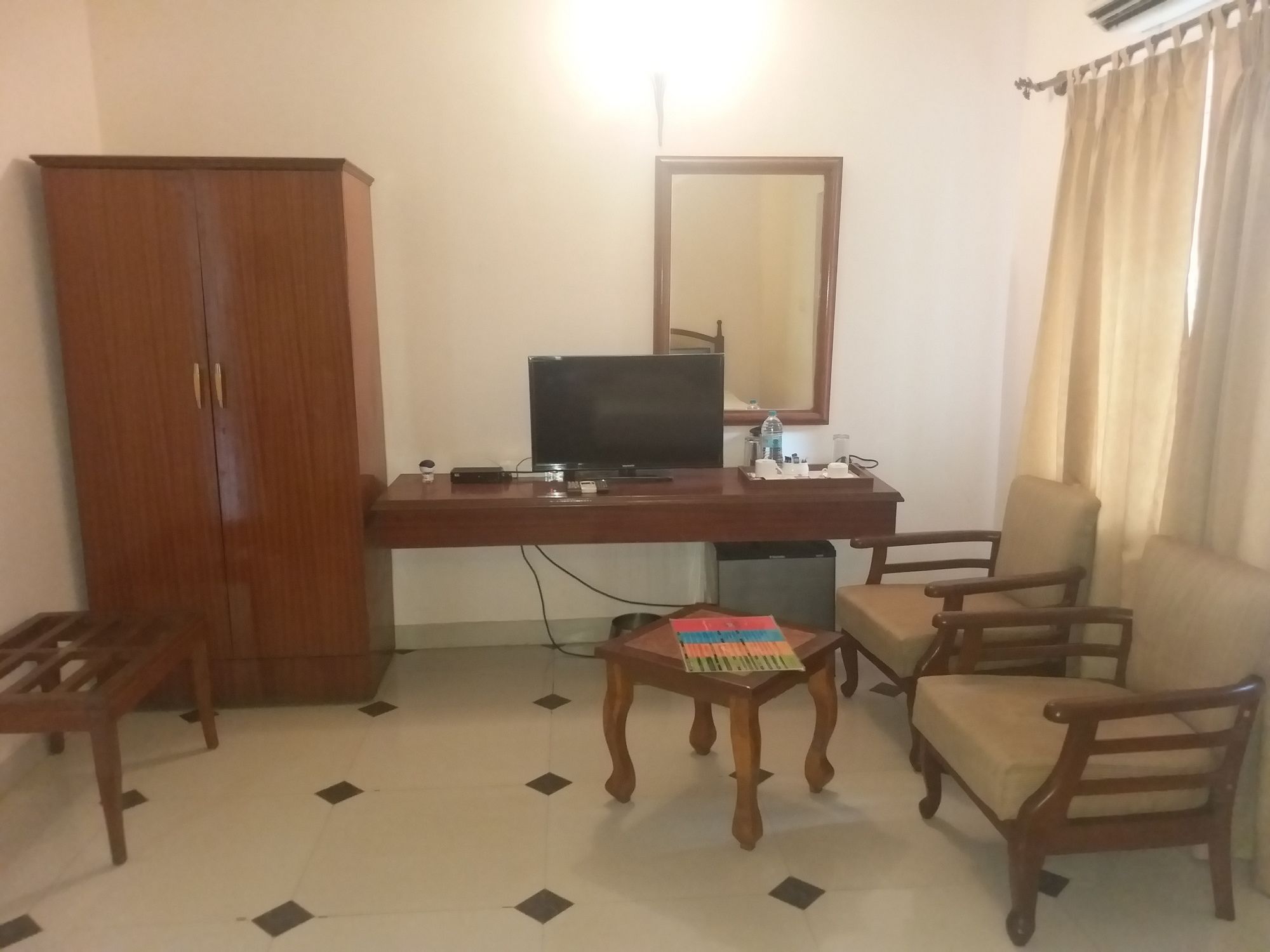 Фото Отель Jayamahal Palace