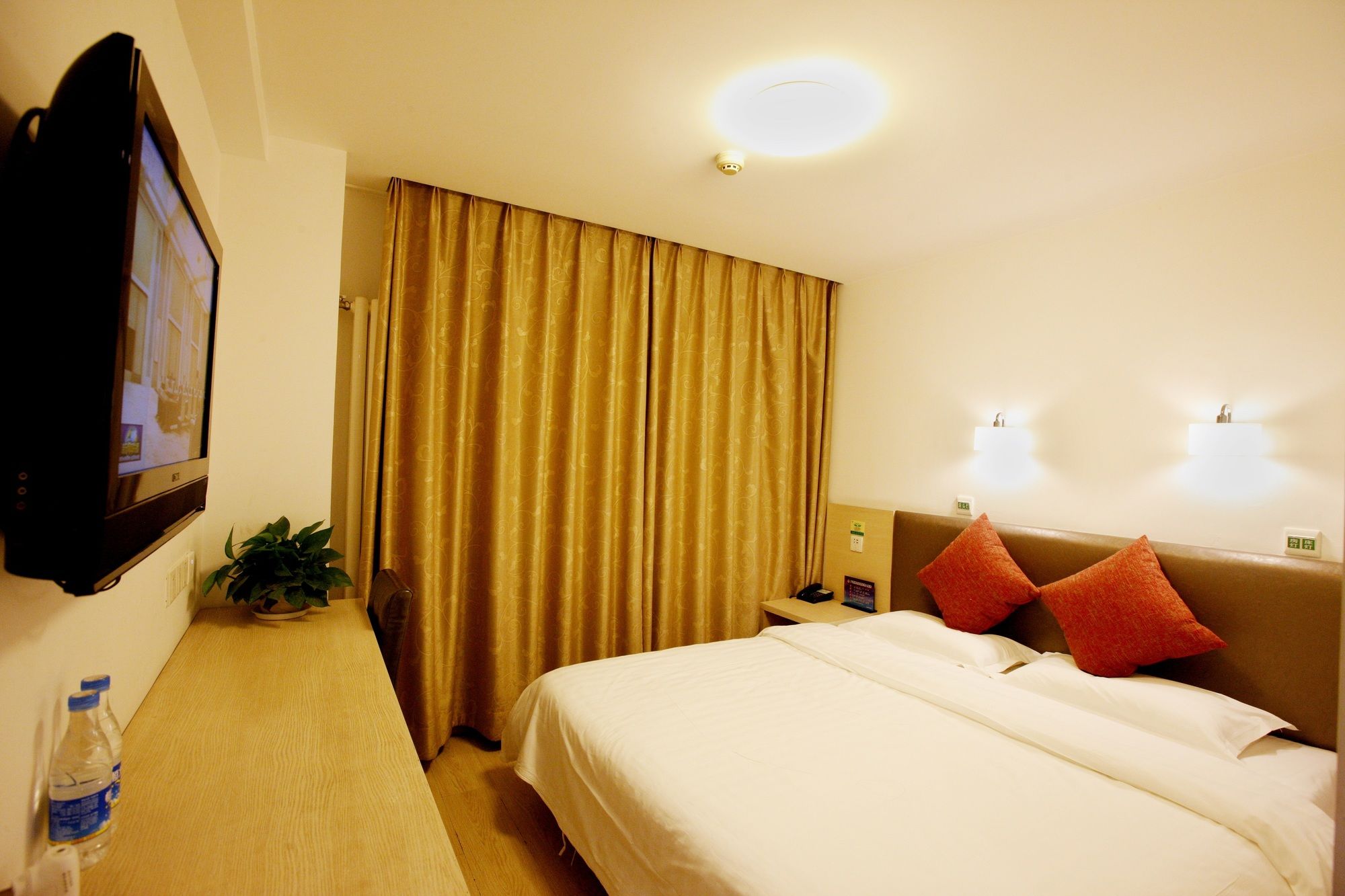 Фото Beijing Dongdan Hotel