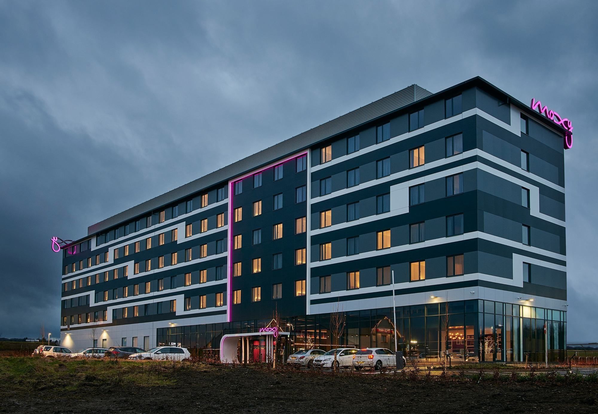 Фото Moxy Aberdeen Airport