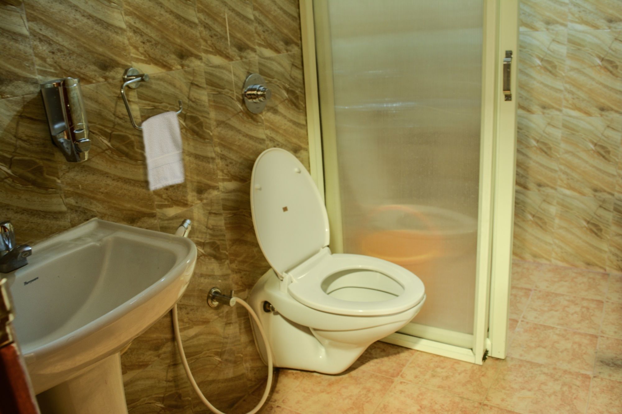 Фото Serene Boutique Hotel