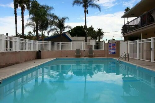 Гостиница Raincross Hotel в Риверсайде