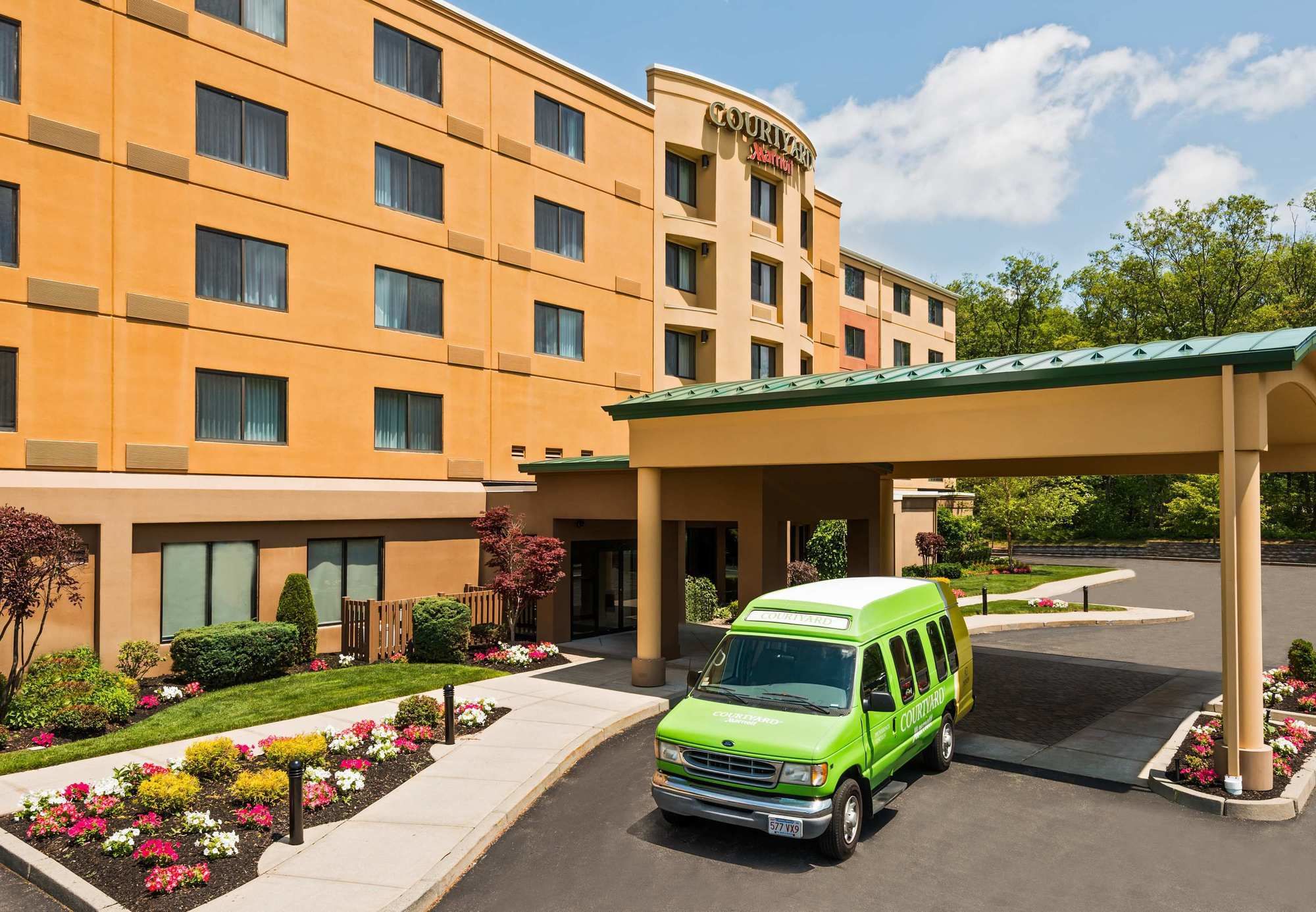 Фото Courtyard by Marriott Providence Lincoln