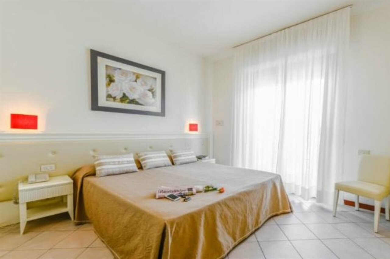 Фото Hotel Athena